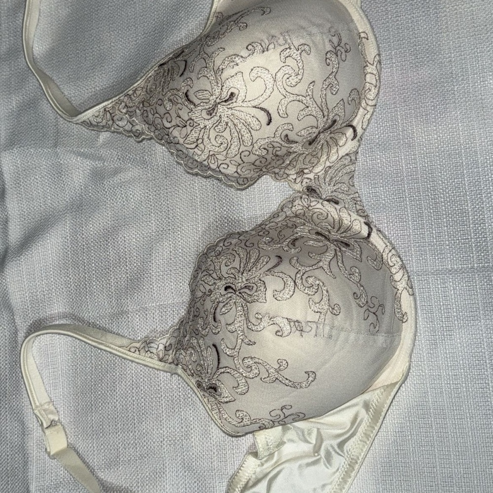 Playtex Ivory Lace Bra